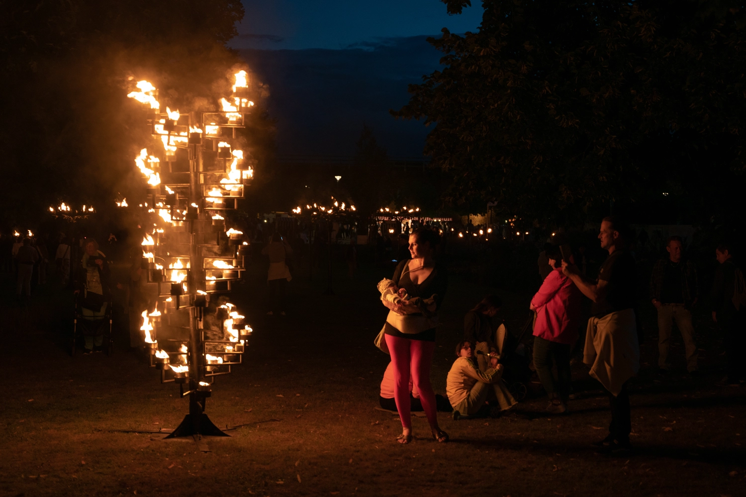 Feuer- und Metallobjekte von Delta 9 ART 